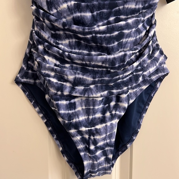 Ellen Tracy ladies swimsuit - Picture 2 of 7